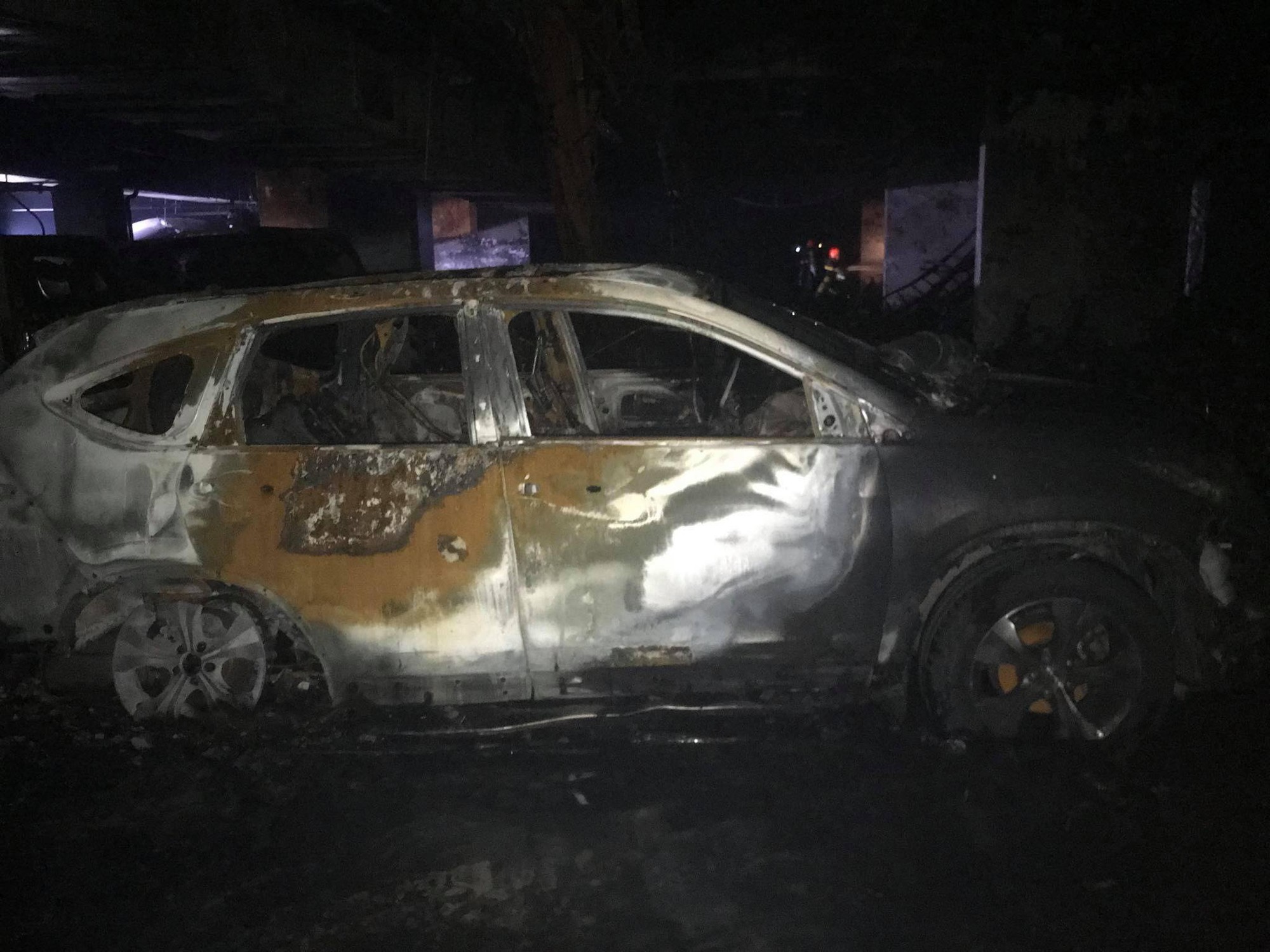 Hiện trường đầy ám ảnh vụ cháy khiến ít nhất 13 người tử vong tại chung cư Carina Plaza ở Sài Gòn